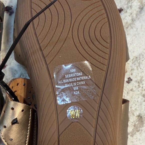 Easy Spirit Women's Leather Sandals in Metallic Bronze - Picture 7 of 8